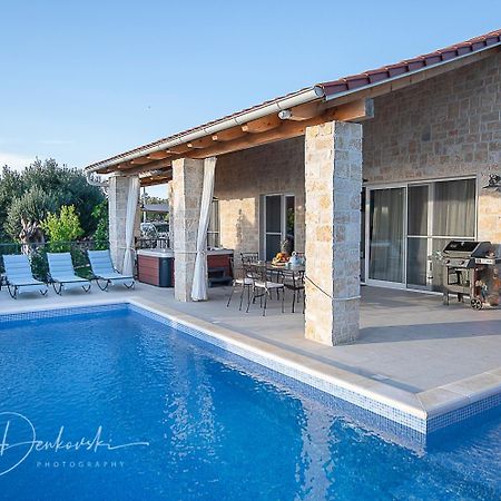 Island Villa Adriana With Heated Pool And Sauna Lun  Exterior foto
